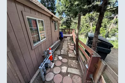 23370 Seeley Way, Crestline, CA 92325 - Photo 9