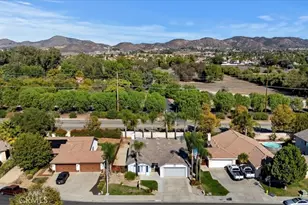 21834 Heliotrope Ln, Wildomar, CA 92595 - Photo 5