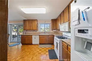 8215 Tamarind Ln, Jurupa Valley, CA 92509 - Photo 15