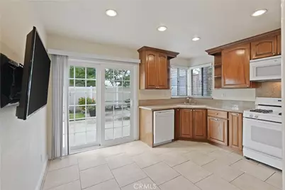 24385 Via Las Junitas, Murrieta, CA 92562 - Photo 11