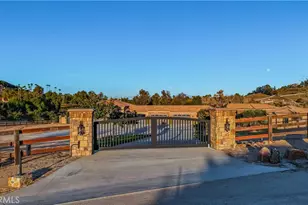 39760 Amber Ct, Murrieta, CA 92562 - Photo 5