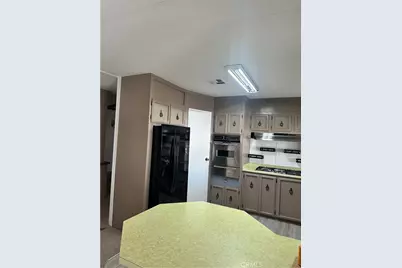 881 N Lake #301, Hemet, CA 92544 - Photo 9