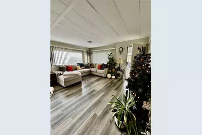 881 N Lake St #210, Hemet, CA 92544 - Photo 5