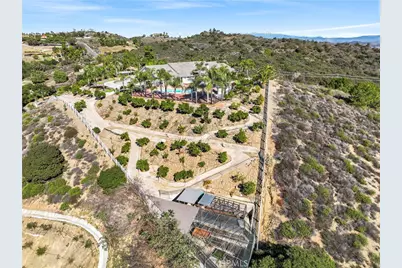 35751 Avenida La Cresta, Murrieta, CA 92562 - Photo 13