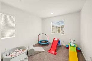 27166 Canyon Rock Ct, Moreno Valley, CA 92555 - Photo 19