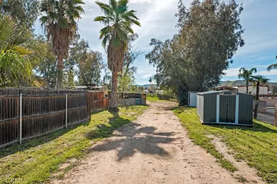 40069 Newport, Hemet, CA 92543 - Photo 39