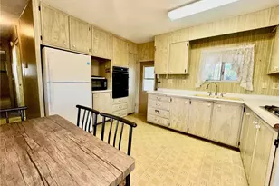 332 N Lyon, Hemet, CA 92543 - Photo 15