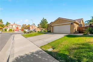 32816 Autumn Wood Cir, Lake Elsinore, CA 92530 - Photo 3