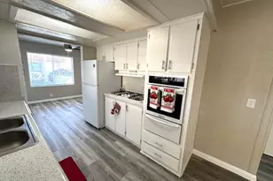 881 N Lake Street, Hemet, CA 92544 - Photo 3