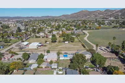 21225 Victorian, Wildomar, CA 92595 - Photo 17