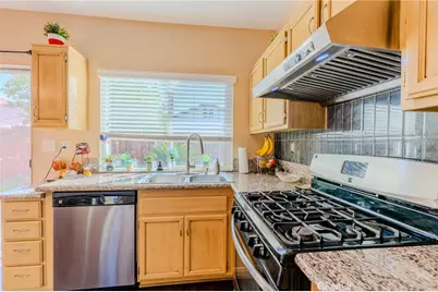 15543 Garnet Court, Fontana, CA 92337 - Photo 11