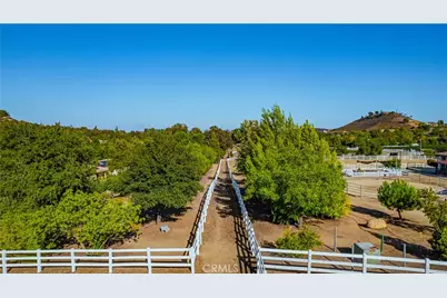 19315 Avenida Cordoba, Murrieta, CA 92562 - Photo 5