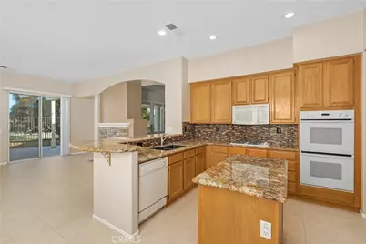 37528 Windsor Court, Murrieta, CA 92562 - Photo 5