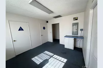 911 E Florida Avenue, Hemet, CA 92543 - Photo 17