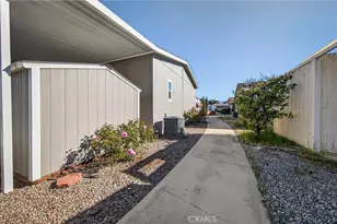 1300 W Menlo Ave, Hemet, CA 92543 - Photo 33