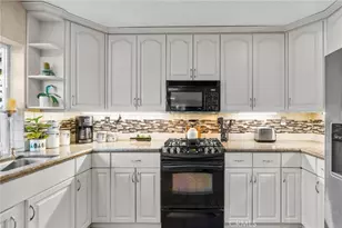 39774 Amberley Cir, Temecula, CA 92591 - Photo 15