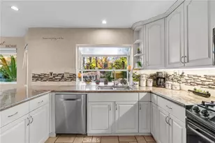 39774 Amberley Cir, Temecula, CA 92591 - Photo 13