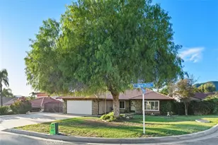 30005 Swan Point Dr, Canyon Lake, CA 92587 - Photo 3