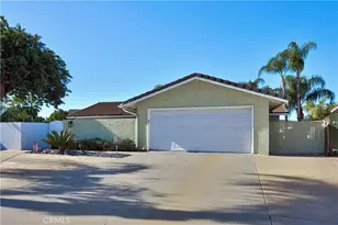 22568 Castle Crag Dr, Canyon Lake, CA 92587 - Photo 5