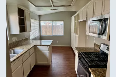 372 Via Capri, Hemet, CA 92545 - Photo 9