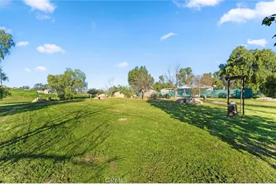 31615 Leon, Winchester, CA 92596 - Photo 39