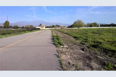 2 N Lyon Avenue, Hemet, CA 92543 - Photo 9