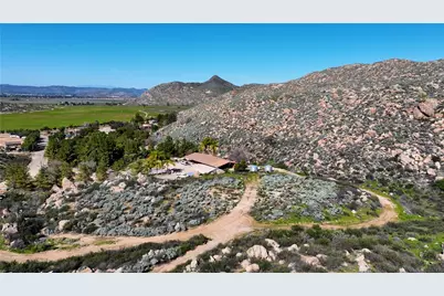 25 Starlight Mesa Drive, Hemet, CA 92544 - Photo 3