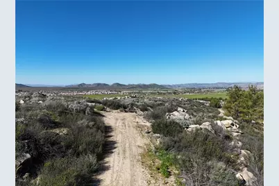 25 Starlight Mesa Drive, Hemet, CA 92544 - Photo 9