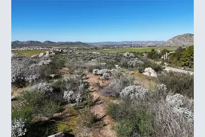 27 Starlight Mesa Drive, Hemet, CA 92544 - Photo 5