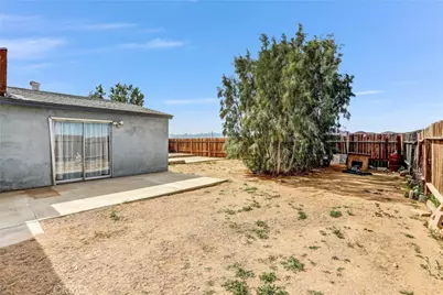 20685 Dale Evans, Apple Valley, CA 92307 - Photo 5