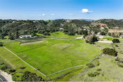 8 Oak Trail Ct, Murrieta, CA 92562 - Photo 11