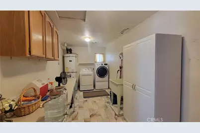 8756 Oakwood Avenue, Hesperia, CA 92345 - Photo 11