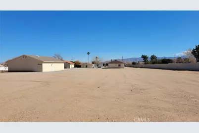 8756 Oakwood Avenue, Hesperia, CA 92345 - Photo 57