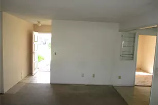 560 W 10th St, Perris, CA 92570 - Photo 9