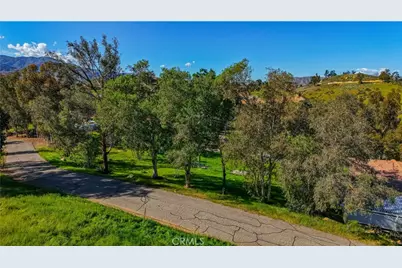 426 Sannelle Street, Lake Elsinore, CA 92530 - Photo 7