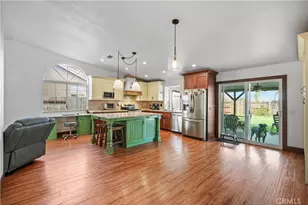 19250 Henshaw Ct, Lake Elsinore, CA 92530 - Photo 17