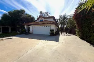 25455 Knollwood Dr, Murrieta, CA 92563 - Photo 3