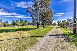 23100 Rolling Meadows Dr, Perris, CA 92570 - Photo 3