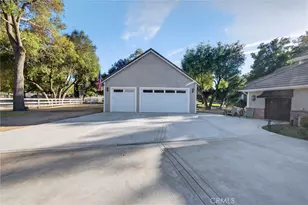 40833 Calle Bandido, Murrieta, CA 92562 - Photo 9