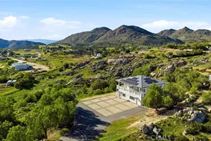 38595 Carolbee Ln, Temecula, CA 92592 - Photo 5