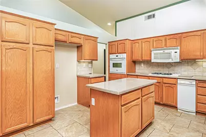 39675 Dijon, Murrieta, CA 92562 - Photo 11