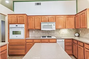 39675 Dijon, Murrieta, CA 92562 - Photo 9