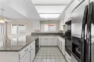 24333 Gitano Dr, Murrieta, CA 92562 - Photo 9