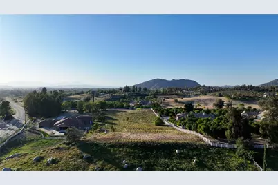 41425 Via Del Toronjo, Temecula, CA 92592 - Photo 9