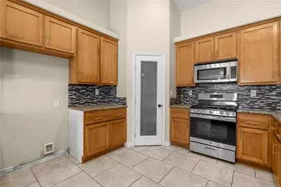 8755 Lilac Road, Oak Hills, CA 92344 - Photo 9