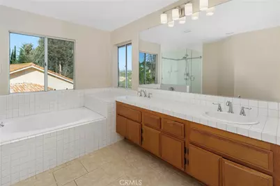 39600 Glenwood Court, Murrieta, CA 92563 - Photo 19