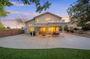 23480 Bending Oak Ct, Murrieta, CA 92562 - Photo 3