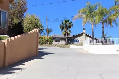 22747 Inspiration Point, Canyon Lake, CA 92587 - Photo 5