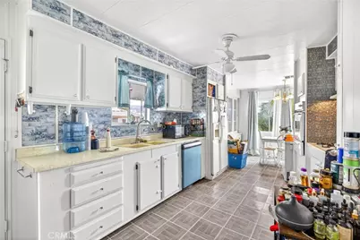 881 N Lake #219, Hemet, CA 92544 - Photo 11