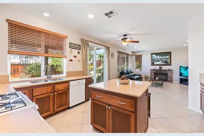 39909 Candy Apple, Murrieta, CA 92562 - Photo 11